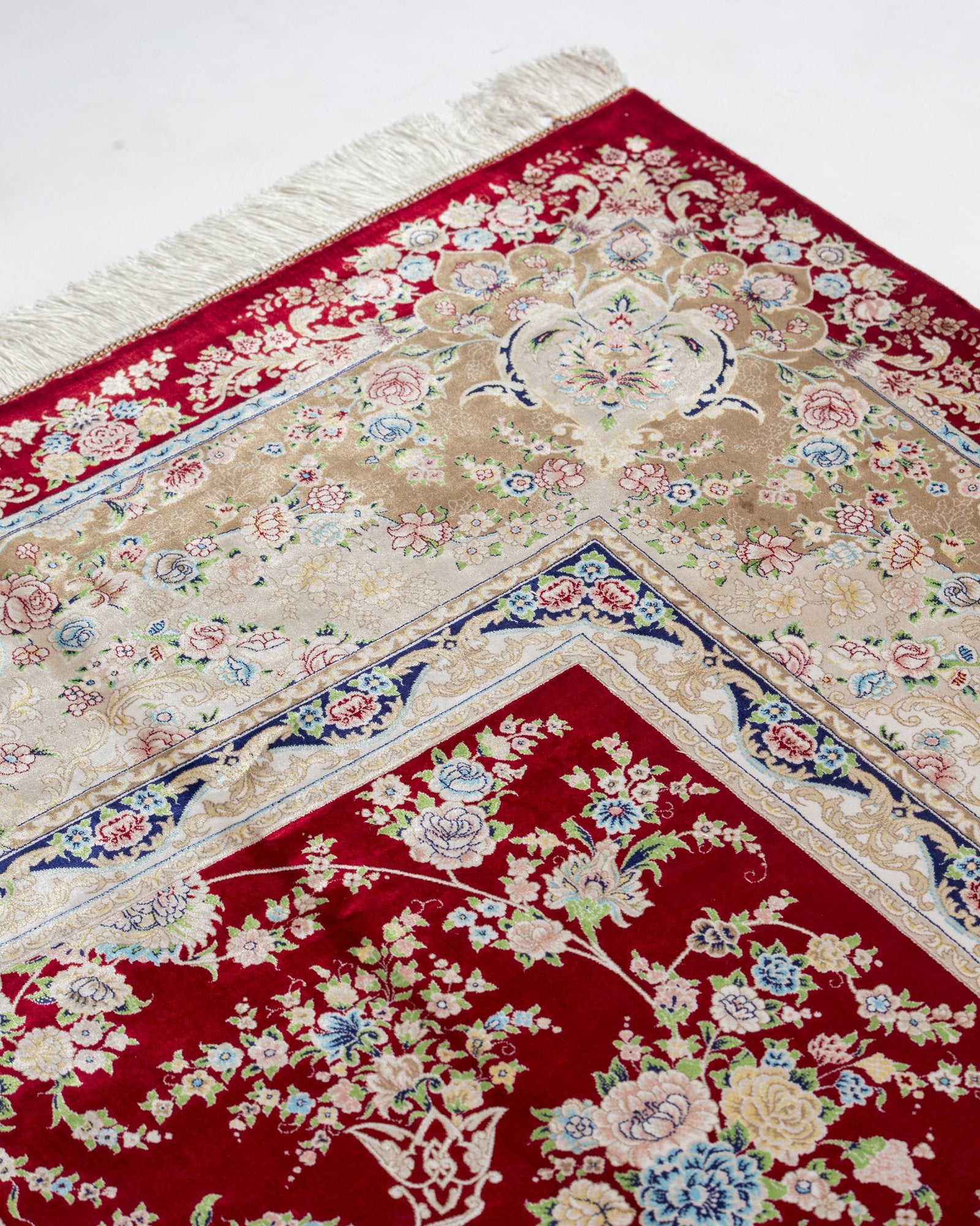 Octavia silk carpet spandrel and guard border in deep red, 300 x 400 cm - Tabeer Homes Dubai