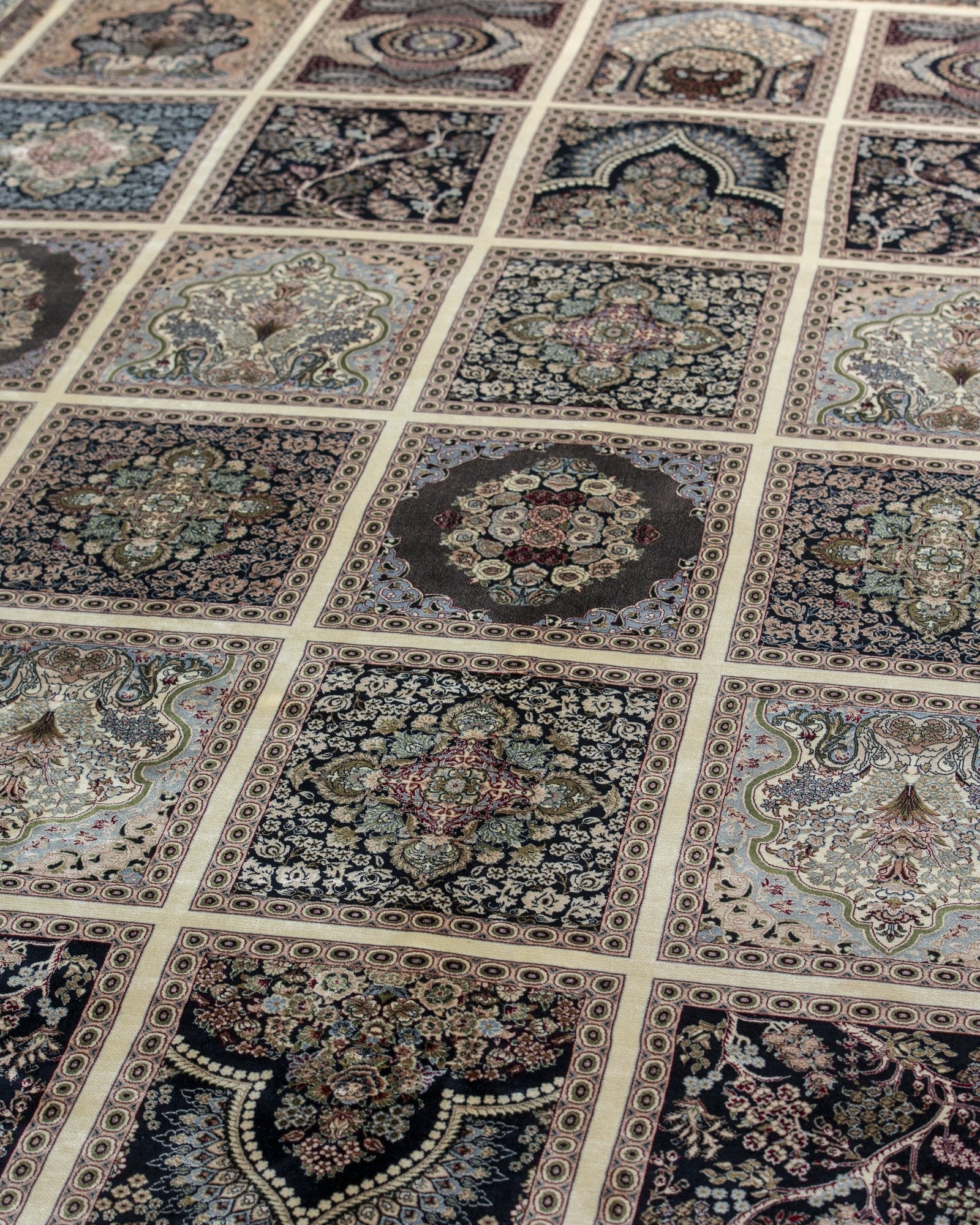 Pariwash Persian silk rug centre medallion close-up, ivory and grey 250 x 350 cm - Tabeer Homes Dubai