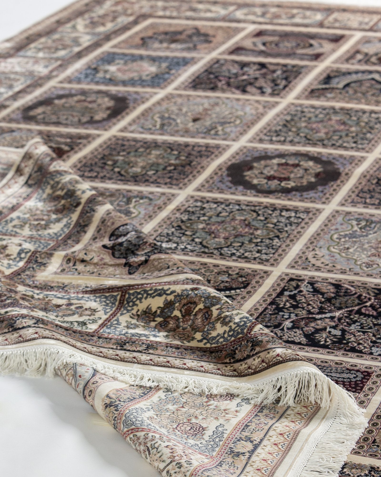 Pariwash silk carpet knot density and detail, ivory and grey 250 x 350 cm - Tabeer Homes Dubai