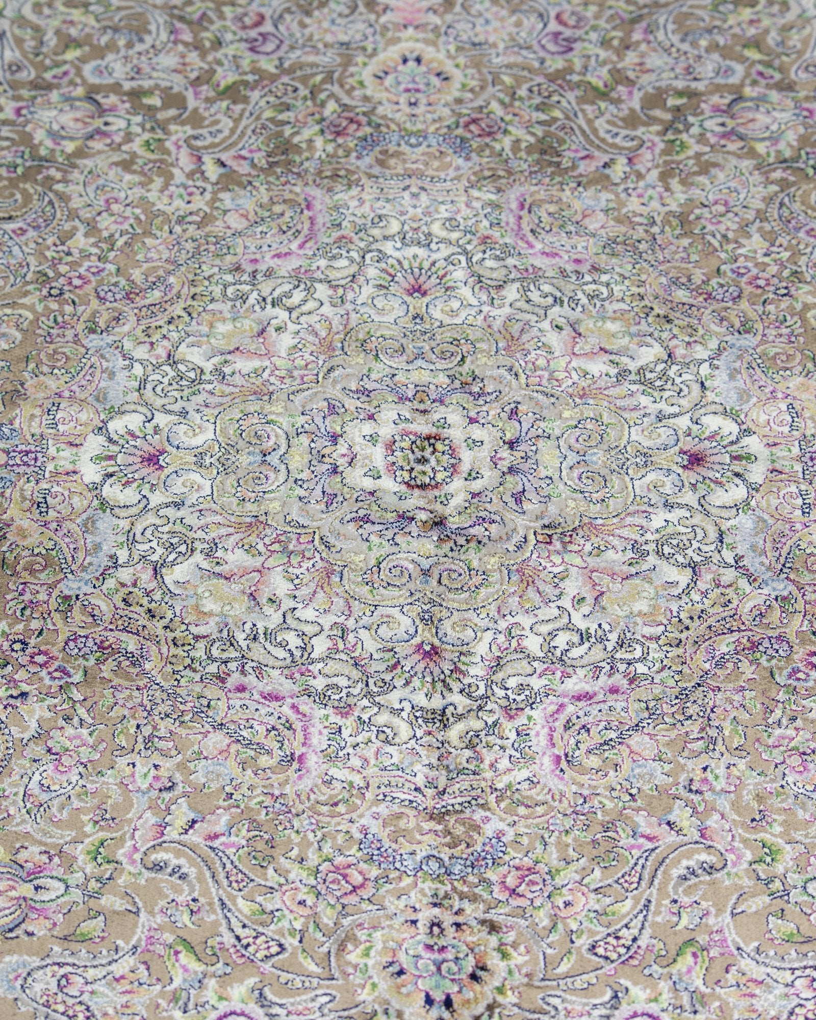 Perla Persian silk and wool carpet border and pattern detail, taupe 225x150 cm - Tabeer Homes Dubai