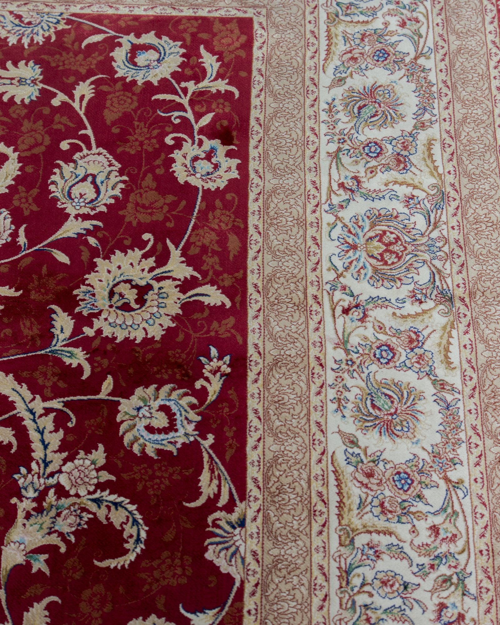 Ravenna silk carpet border and corner detail in crimson red, 200 x 300 cm - Tabeer Homes Dubai