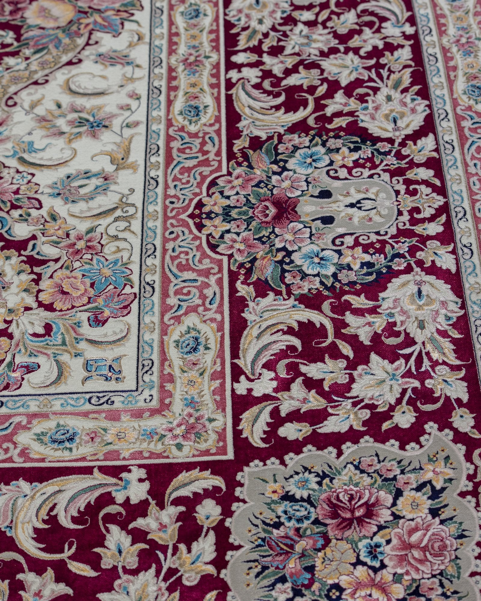 Roshanak Persian silk rug centre medallion close-up, rose pink 300 x 400 cm - Tabeer Homes Dubai