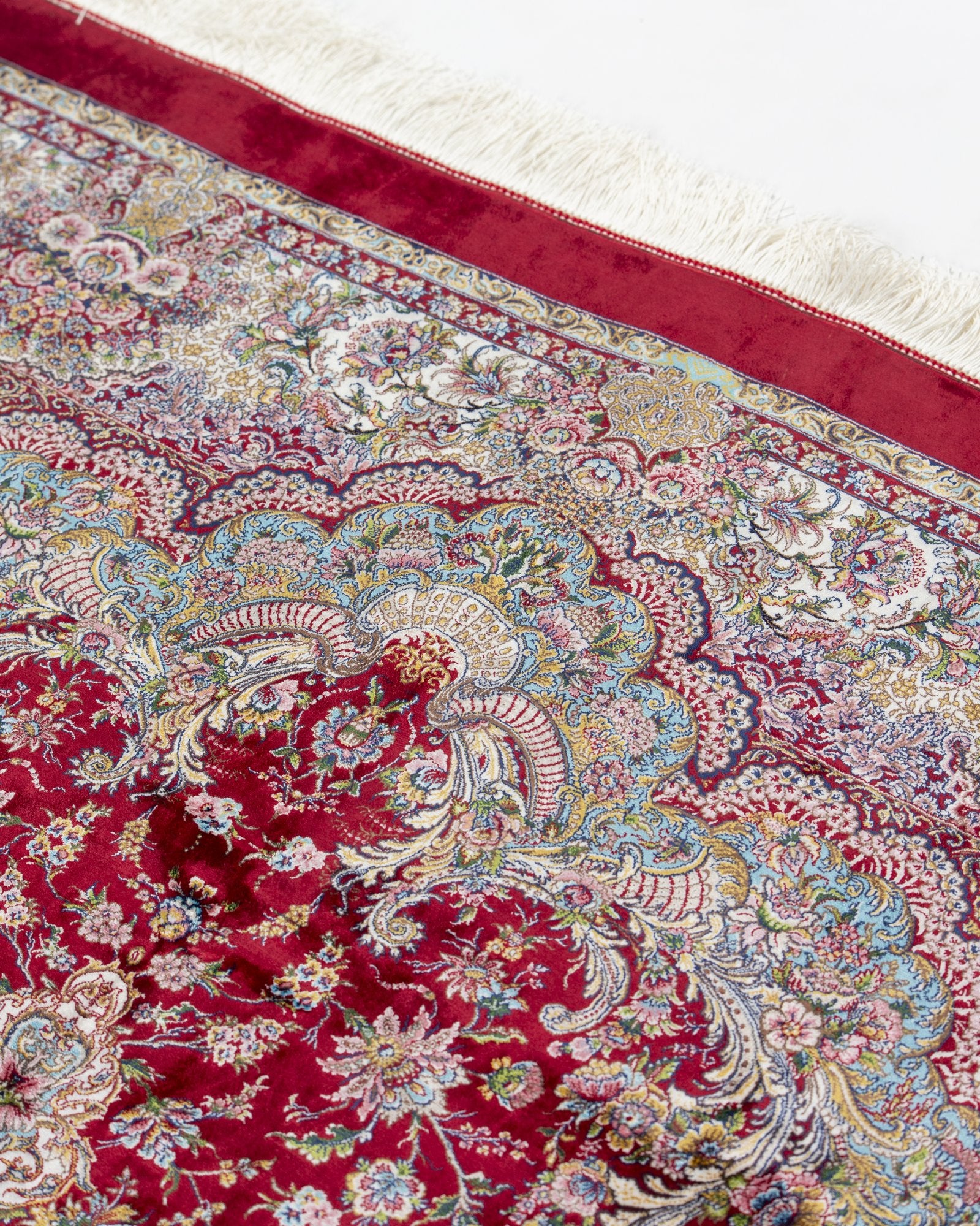 Roxana Persian silk carpet medallion close-up, red 225x150 cm - Tabeer Homes Dubai