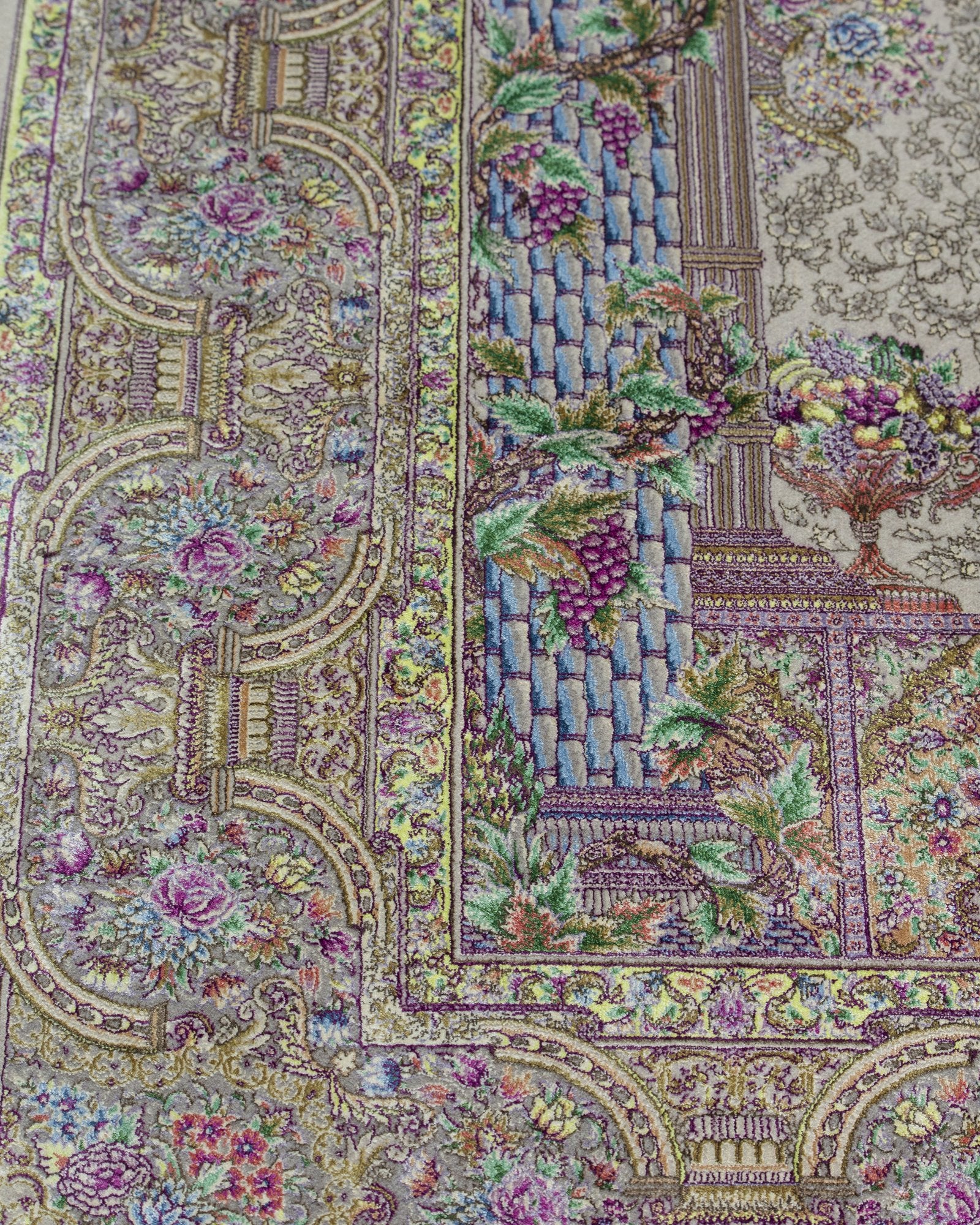 Sabina Persian silk and wool rug fringe and selvedge detail, champagne 225 x 150 cm - Tabeer Homes Dubai