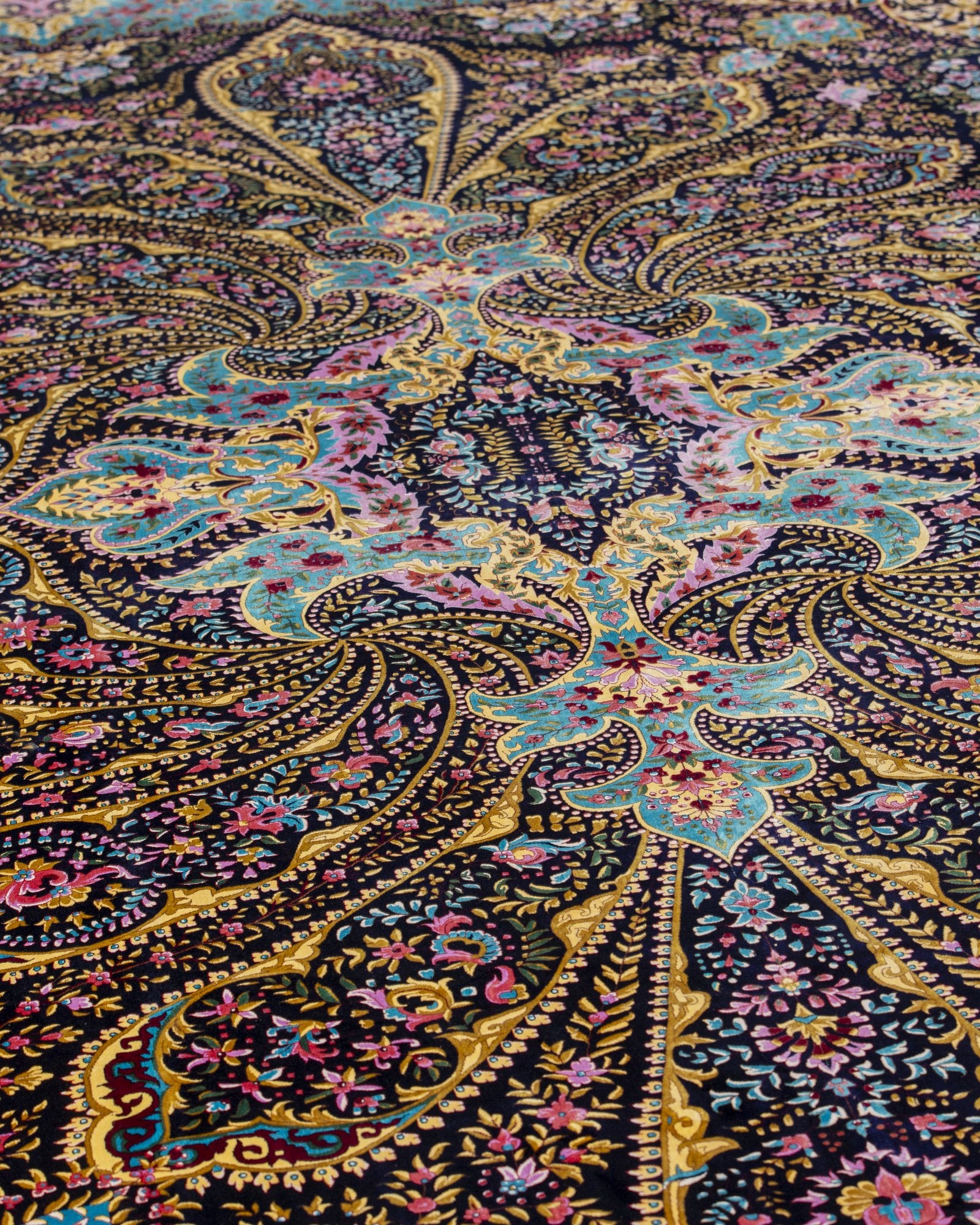 Serafina Persian silk rug centre medallion close-up, navy and sky blue 300 x 400 cm - Tabeer Homes Dubai