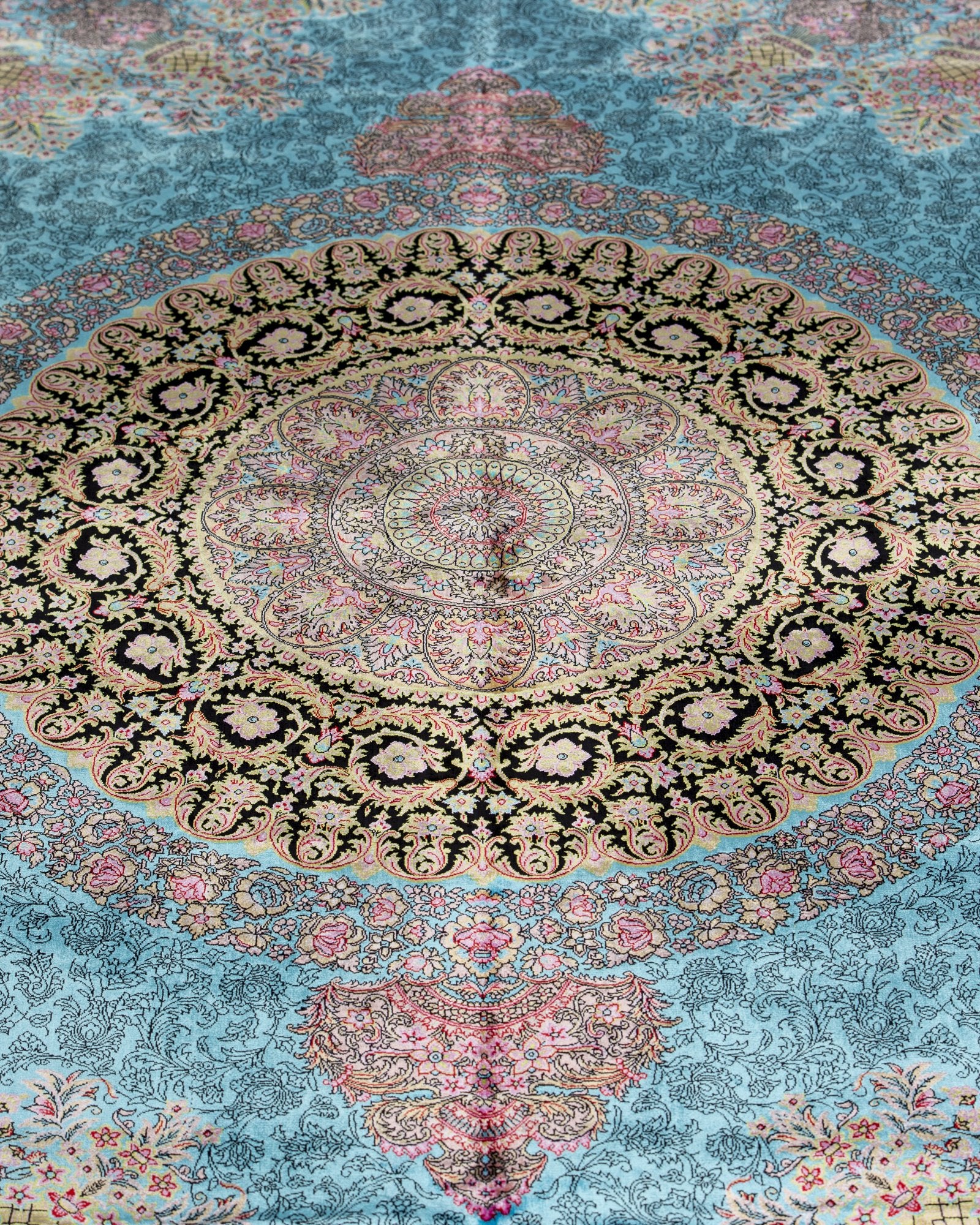 close view of the oval medallion on the Serena turquoise silk rug