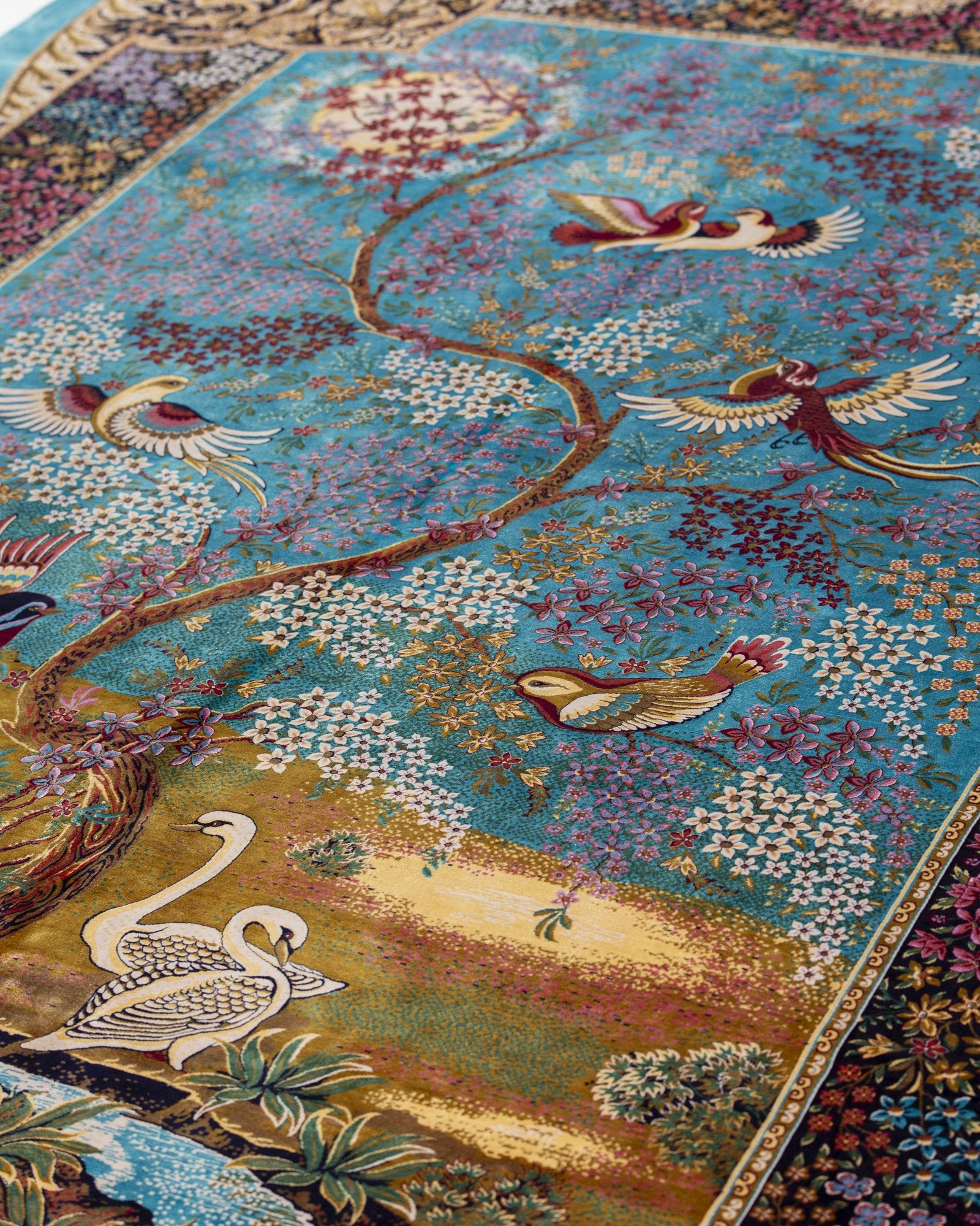 Shahnaz silk carpet border and corner detail in turquoise, 200 x 300 cm - Tabeer Homes Dubai