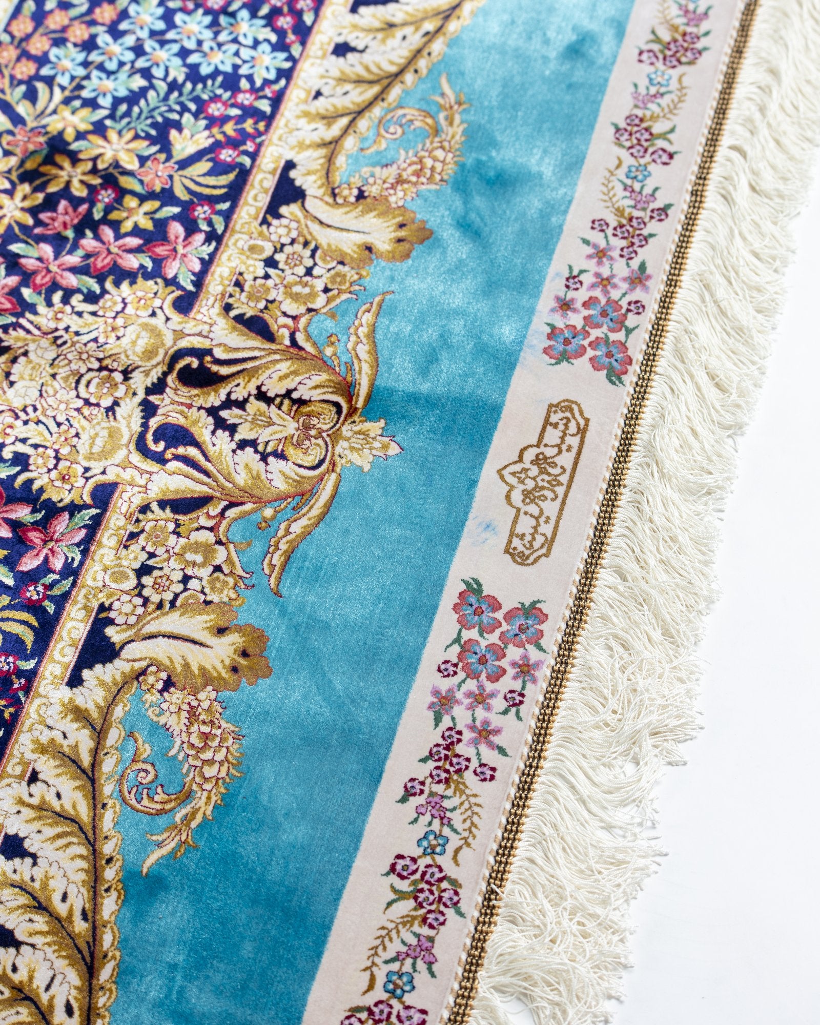 Shahnaz silk carpet field pattern detail in turquoise, 200 x 300 cm - Tabeer Homes Dubai