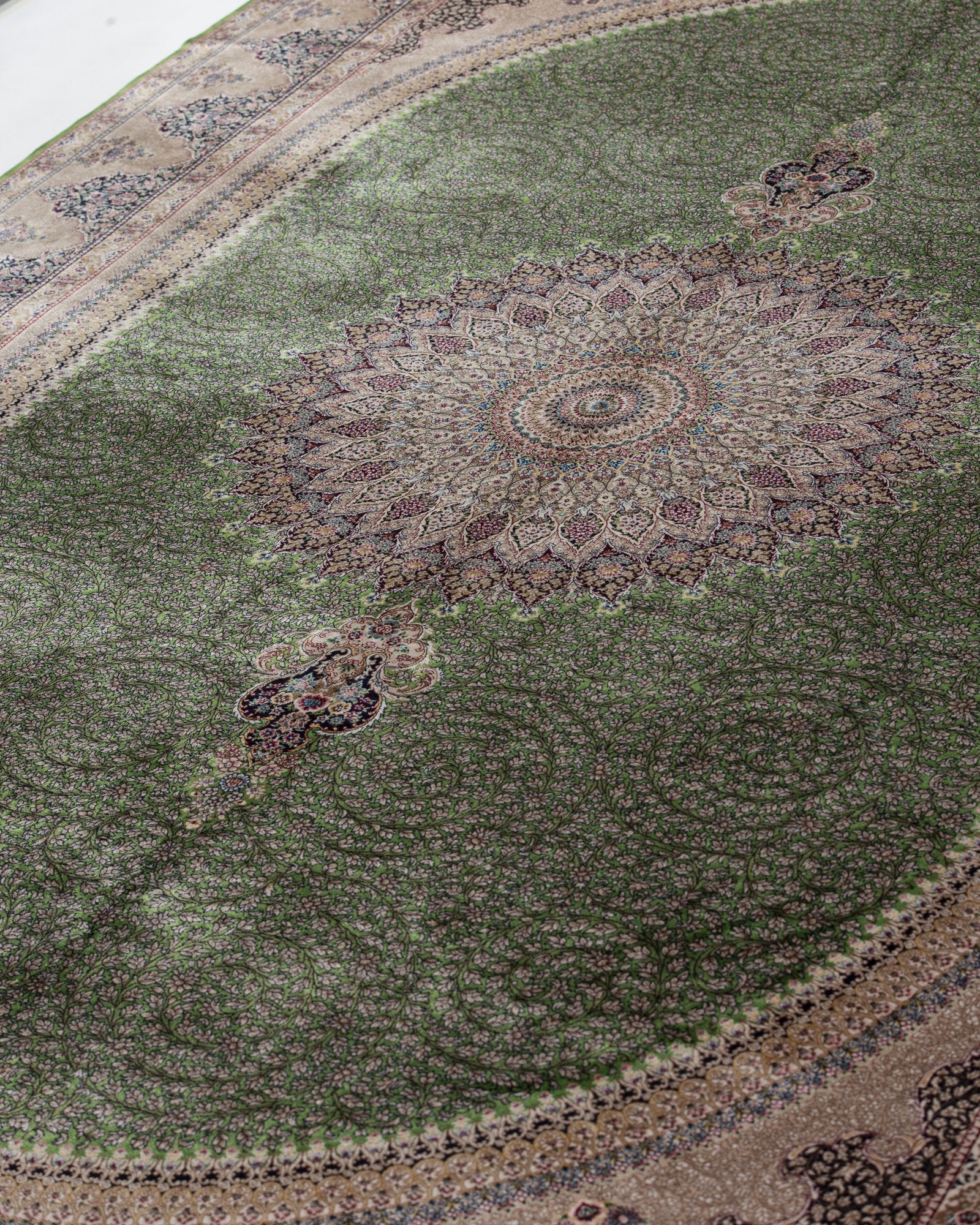 Verona silk carpet border and corner detail in sage green, 200 x 300 cm - Tabeer Homes Dubai