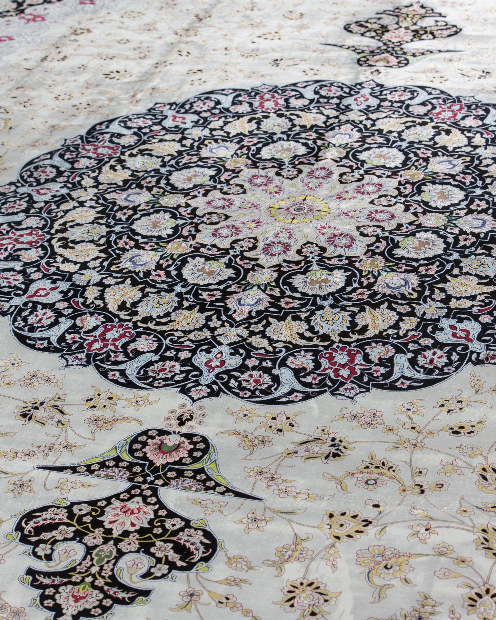 Yalda silk carpet border and corner detail in ivory and navy, 300 x 400 cm - Tabeer Homes Dubai