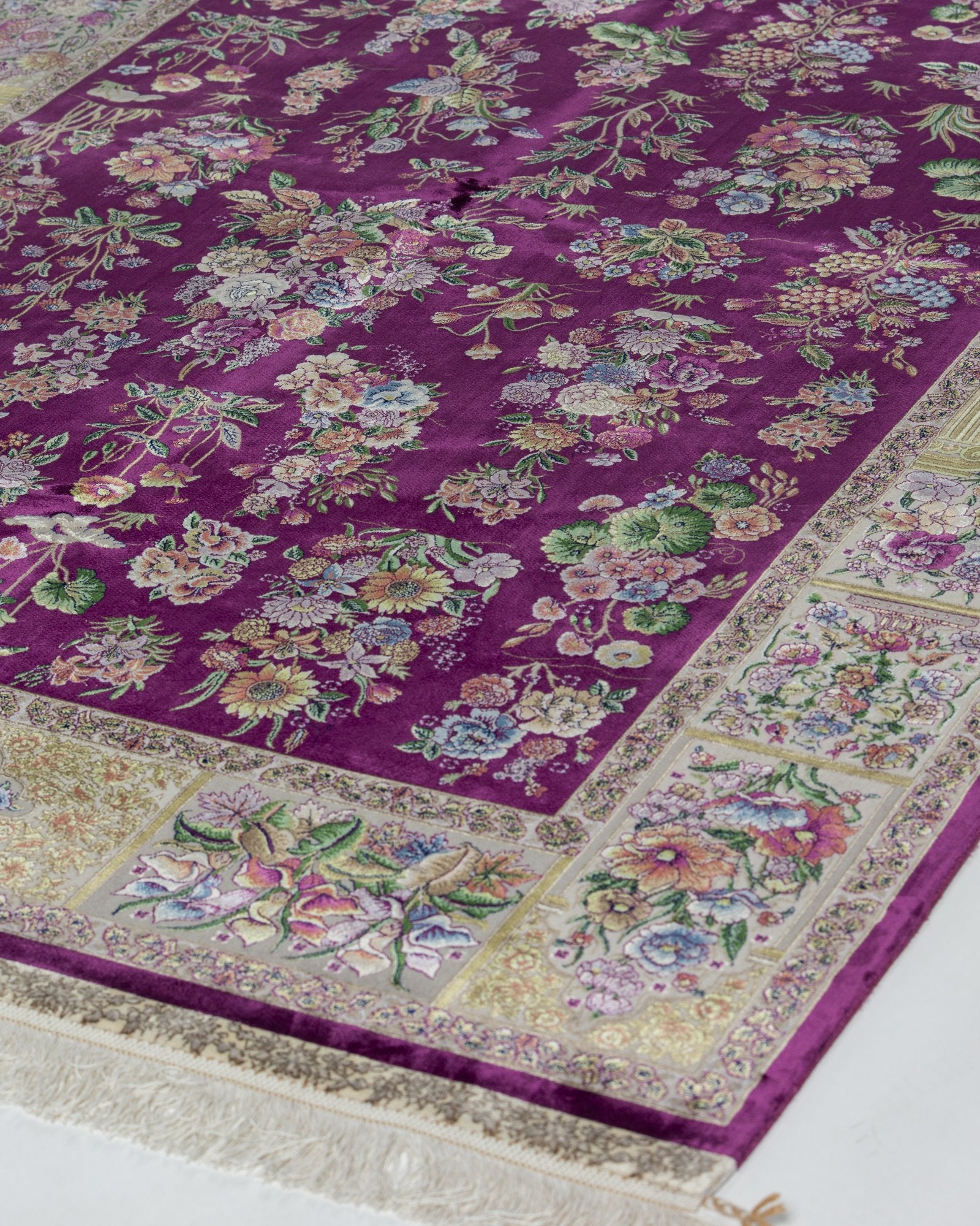 Yasmin Persian silk and wool carpet medallion close-up, purple 225x150 cm - Tabeer Homes Dubai