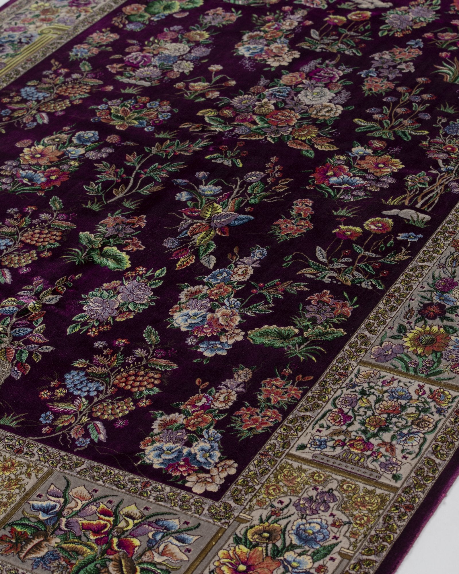 Yasmin Persian silk and wool carpet border and pattern detail, purple 225x150 cm - Tabeer Homes Dubai