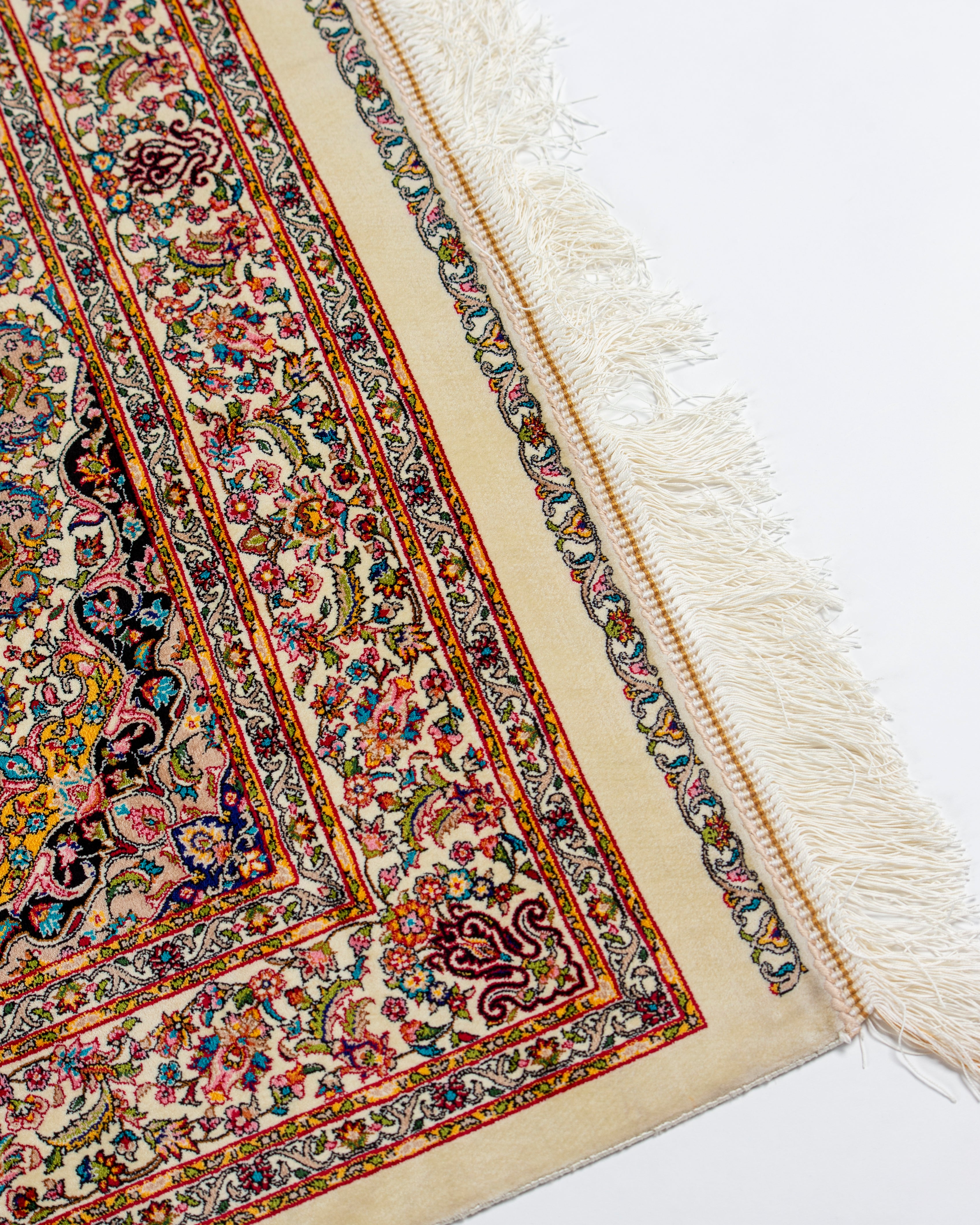 Floral border detail of the Yasmin ivory silk rug